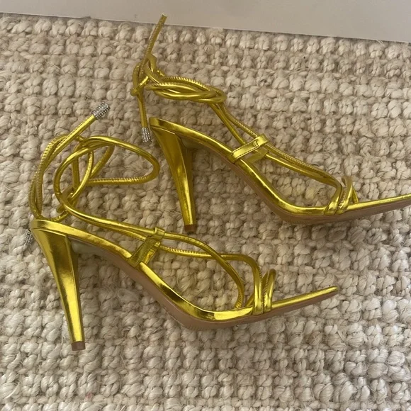 JLO | Elegant Gold Strappy Women's Heels - Picture 8 of 12